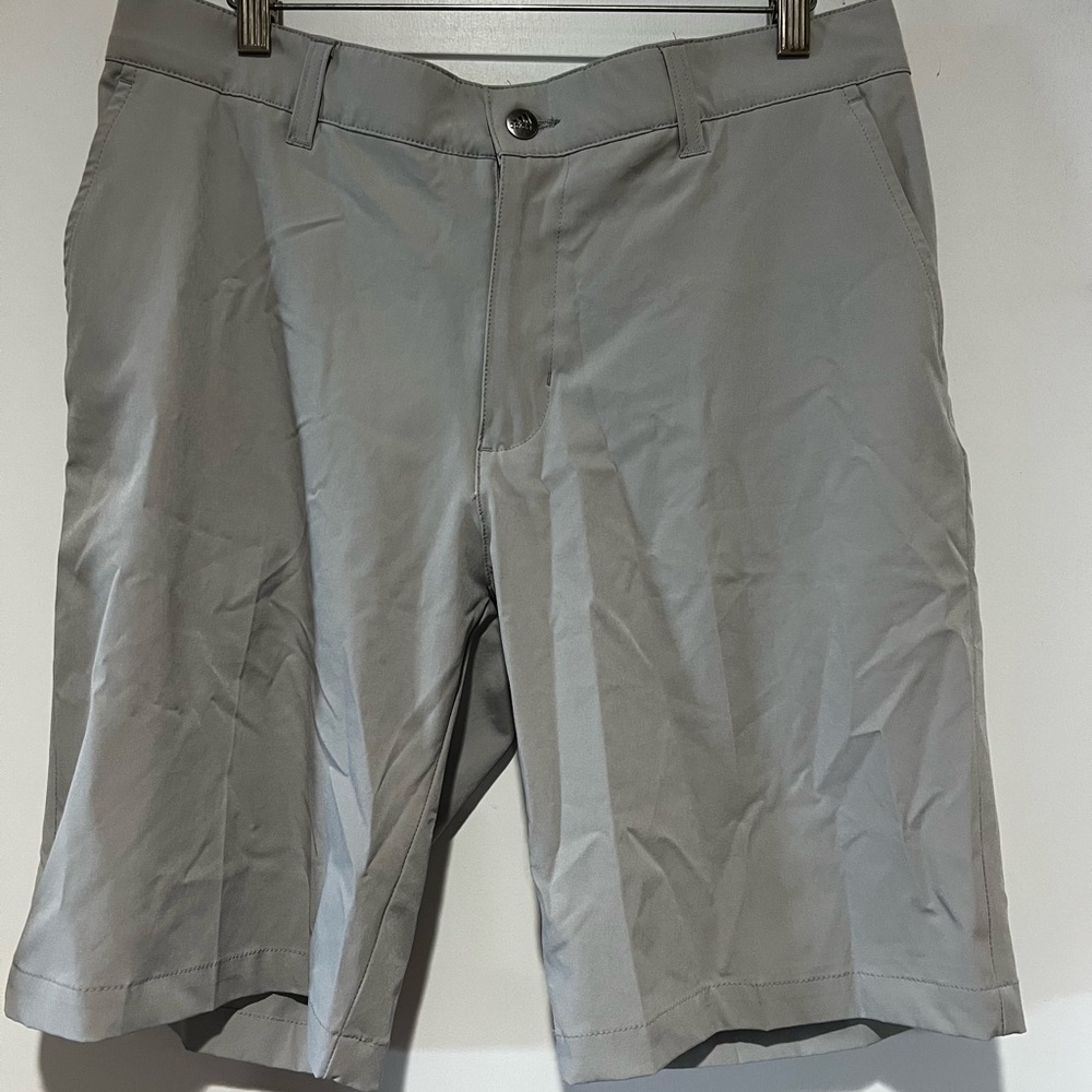 🛍️ Men's Gray Shorts